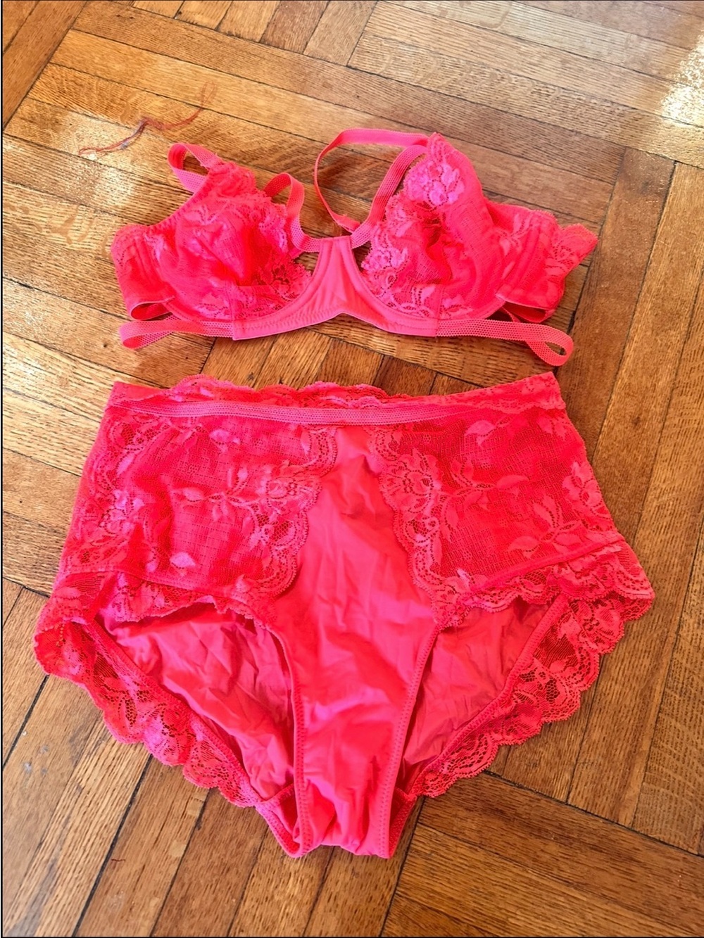 Free people dream of me lingerie set brand new xs 34c coral lace strappy